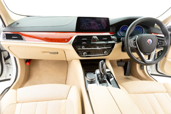 D5 Sビターボ リムジン アルラット 4WD