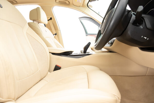 D5 Sビターボ リムジン アルラット 4WD