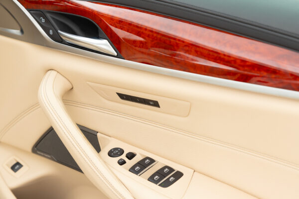 D5 Sビターボ リムジン アルラット 4WD