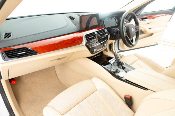 D5 Sビターボ リムジン アルラット 4WD