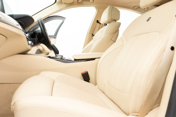 D5 Sビターボ リムジン アルラット 4WD