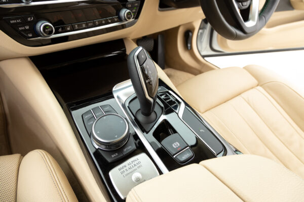 D5 Sビターボ リムジン アルラット 4WD