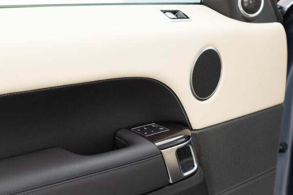 レンジローバースポーツ HSE (ディーゼル258PS) 4WD