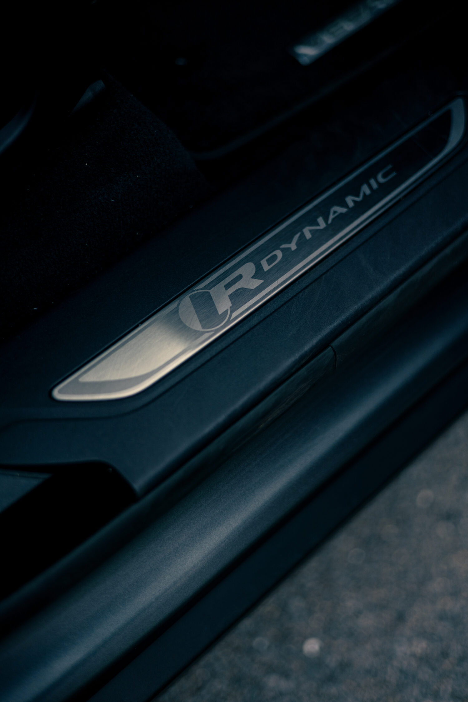 レンジローバー・ヴェラールRダイナミックSE（4WD/8AT）レンジローバーの新たな価値