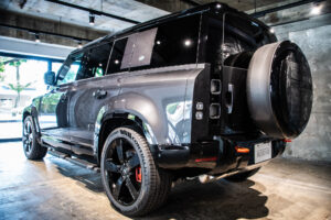 ディフェンダー 110 X 3.0L D300 4WD