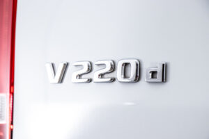 V220d アバンギャルド AMGライン