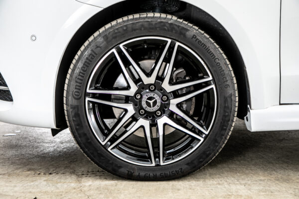 V220d アバンギャルド EXロング AMGline