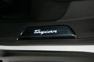 タイカン GTS 4シート 4WD