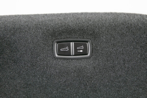 タイカン GTS 4シート 4WD