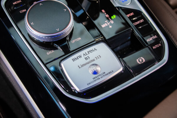 B3リムジン アルラット 4WD