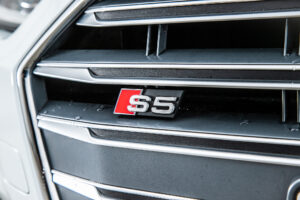 S5スポーツバック3.0 4WD