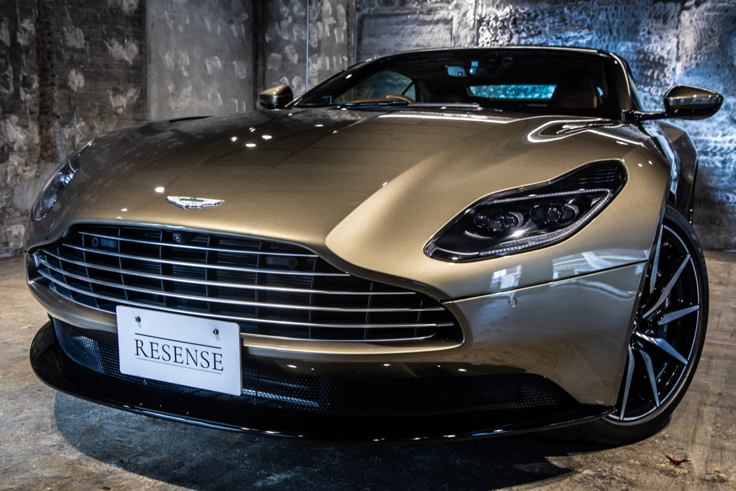 DB11 ヴォランテ V8