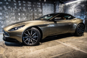 DB11 ヴォランテ V8