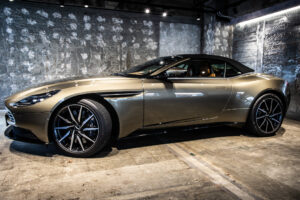 DB11 ヴォランテ V8