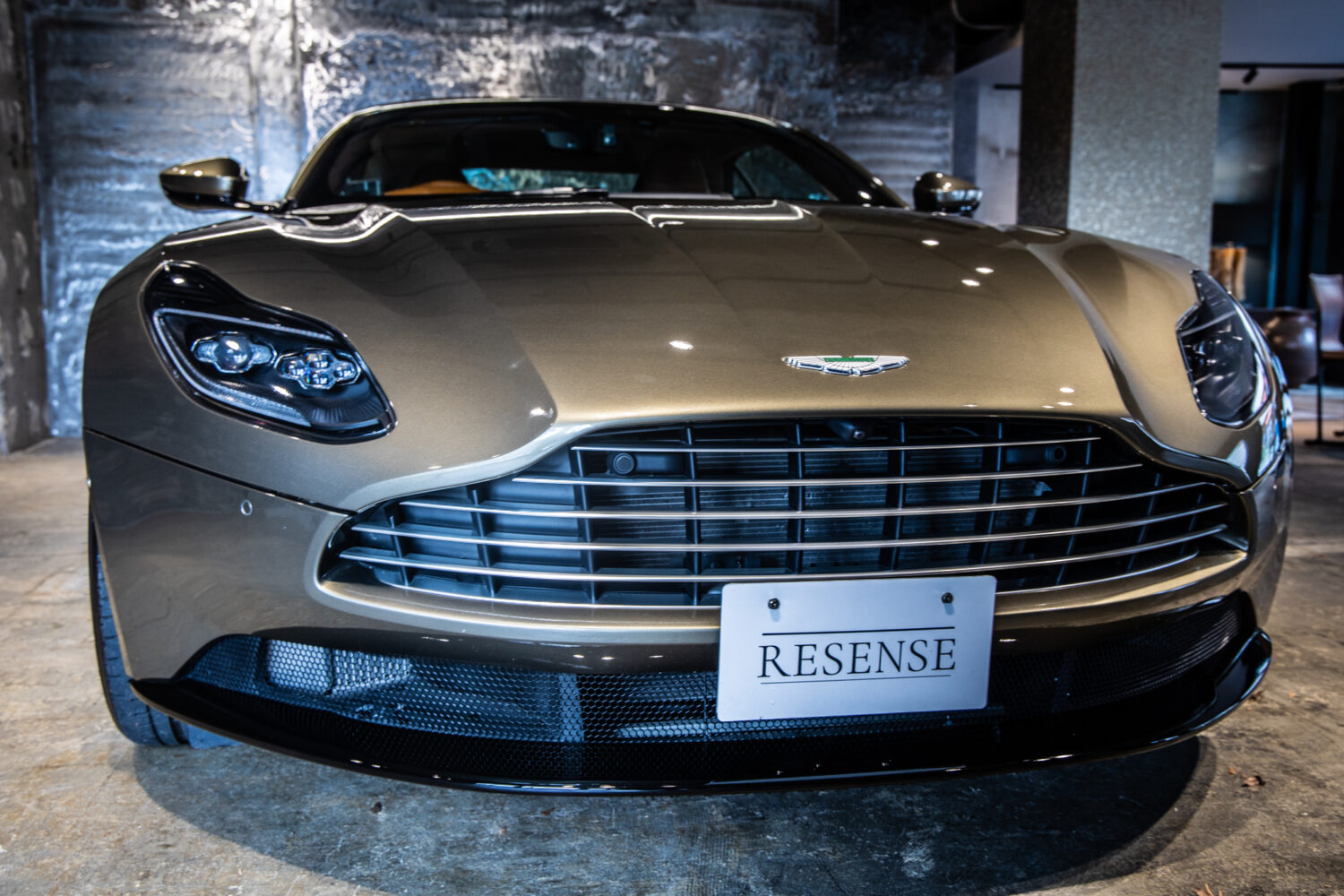 DB11 ヴォランテ V8