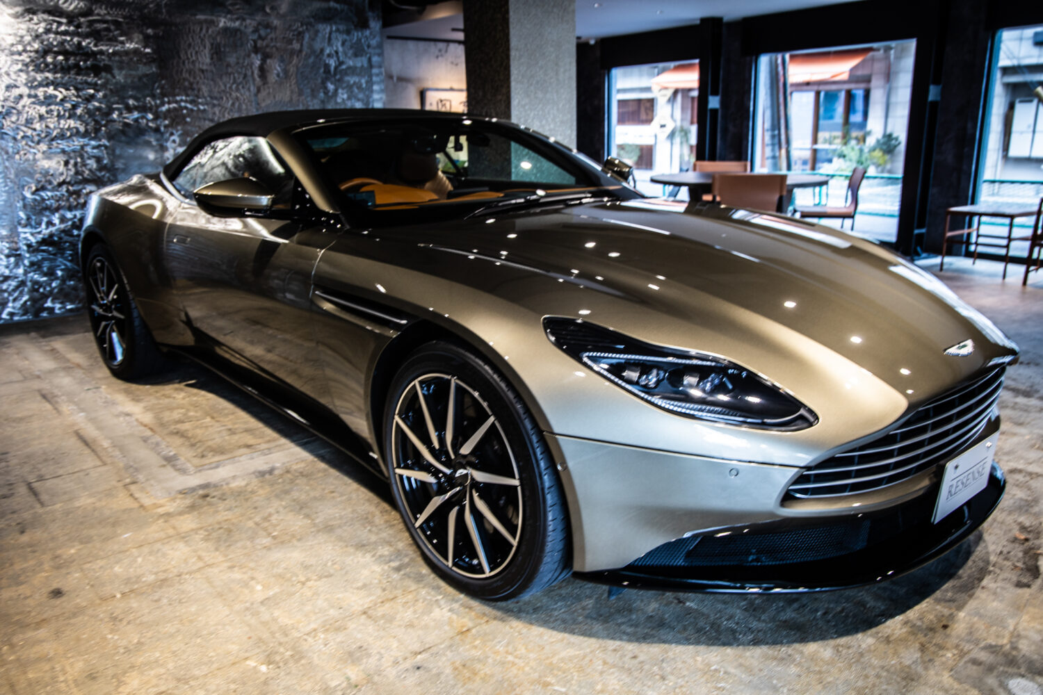 DB11 ヴォランテ V8