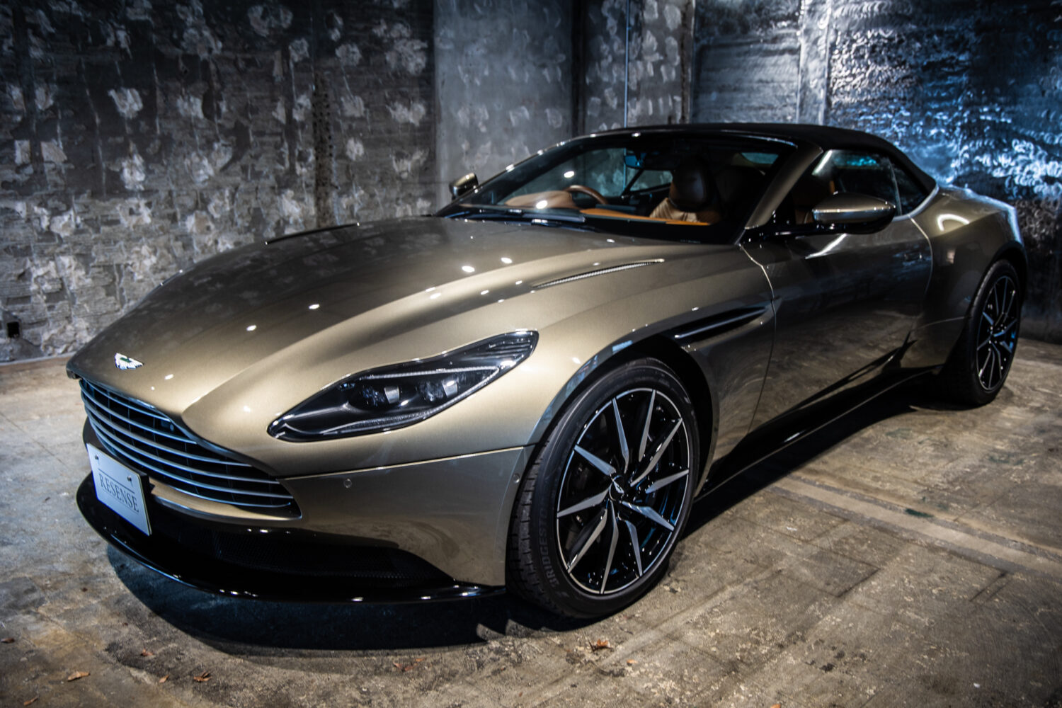 DB11 ヴォランテ V8