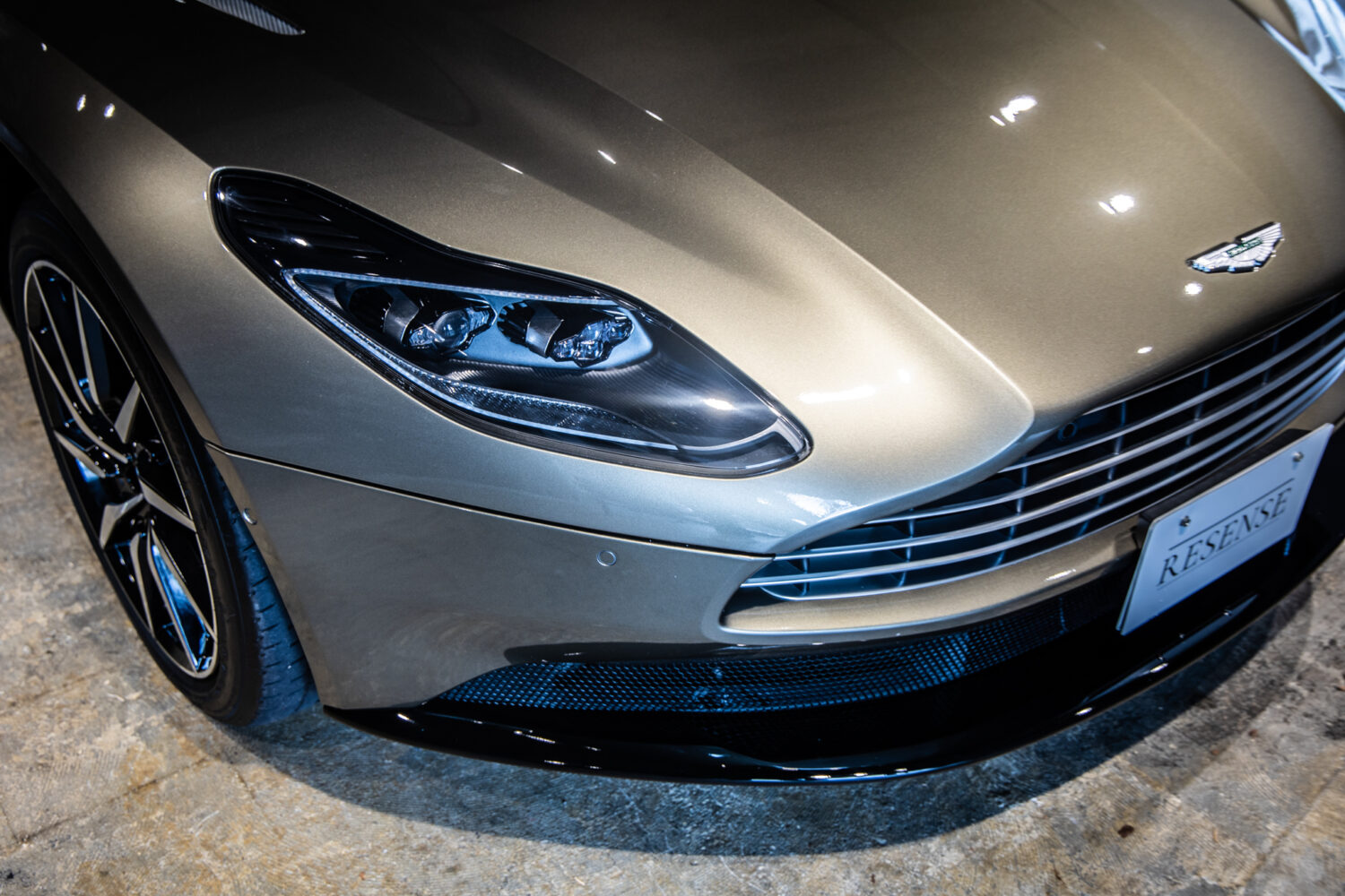 DB11 ヴォランテ V8