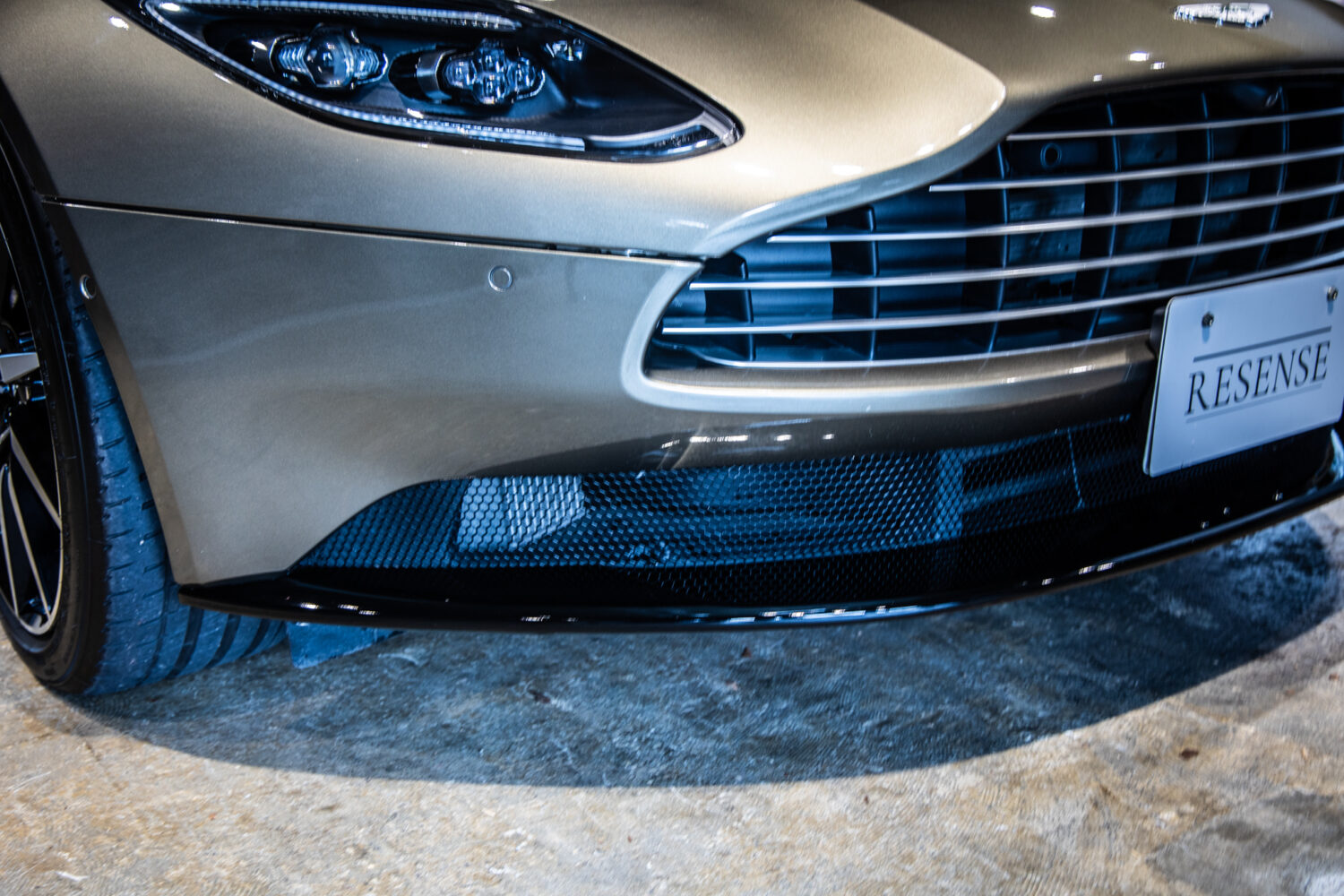 DB11 ヴォランテ V8