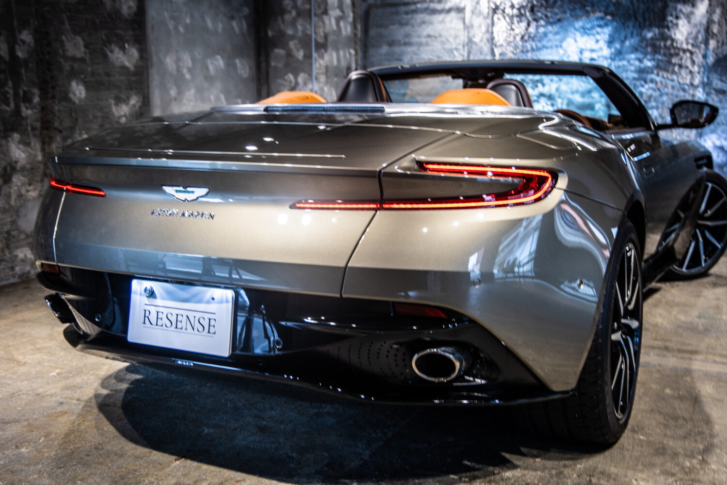 DB11 ヴォランテ V8