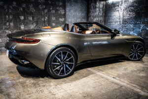 DB11 ヴォランテ V8