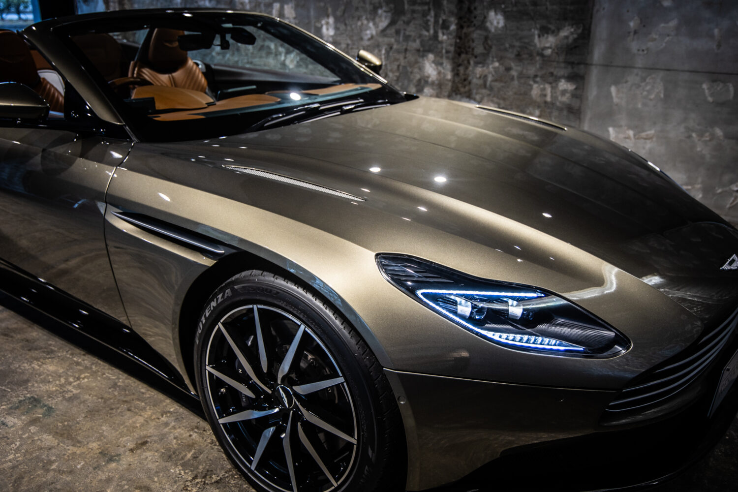 DB11 ヴォランテ V8