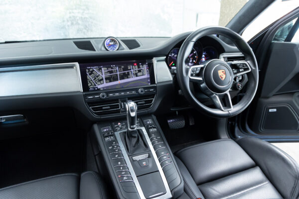 マカン ターボ PDK 4WD