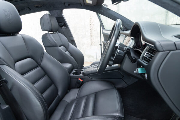 マカン ターボ PDK 4WD