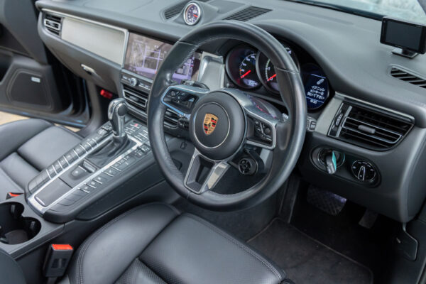 マカン ターボ PDK 4WD