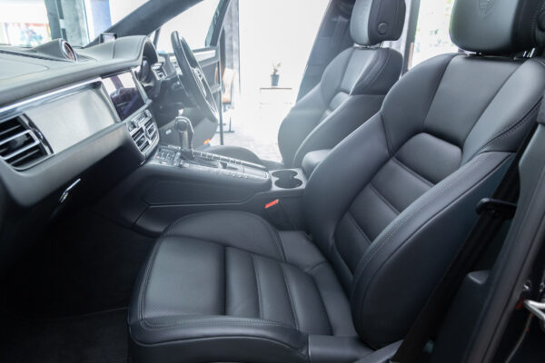 マカン ターボ PDK 4WD