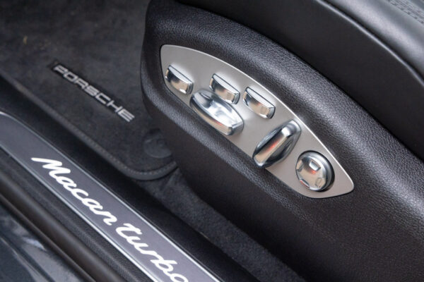 マカン ターボ PDK 4WD