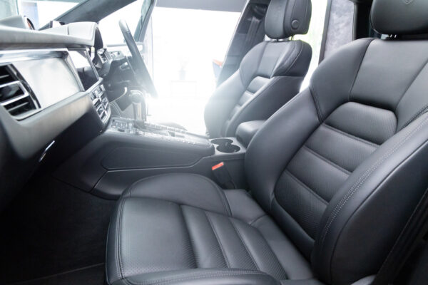 マカン ターボ PDK 4WD