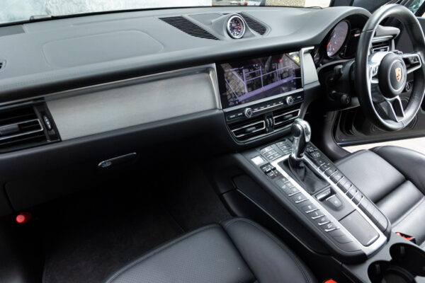 マカン ターボ PDK 4WD