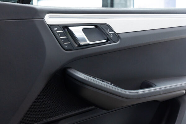 マカン ターボ PDK 4WD