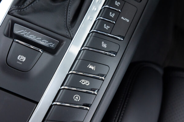 マカン ターボ PDK 4WD