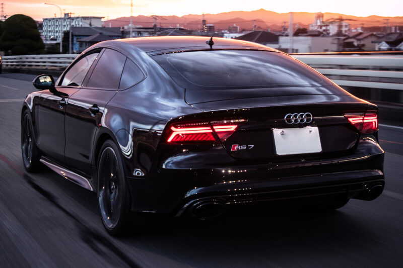 アウディRS7スポーツバック（4WD/8AT）パワーを技術でねじ伏せて