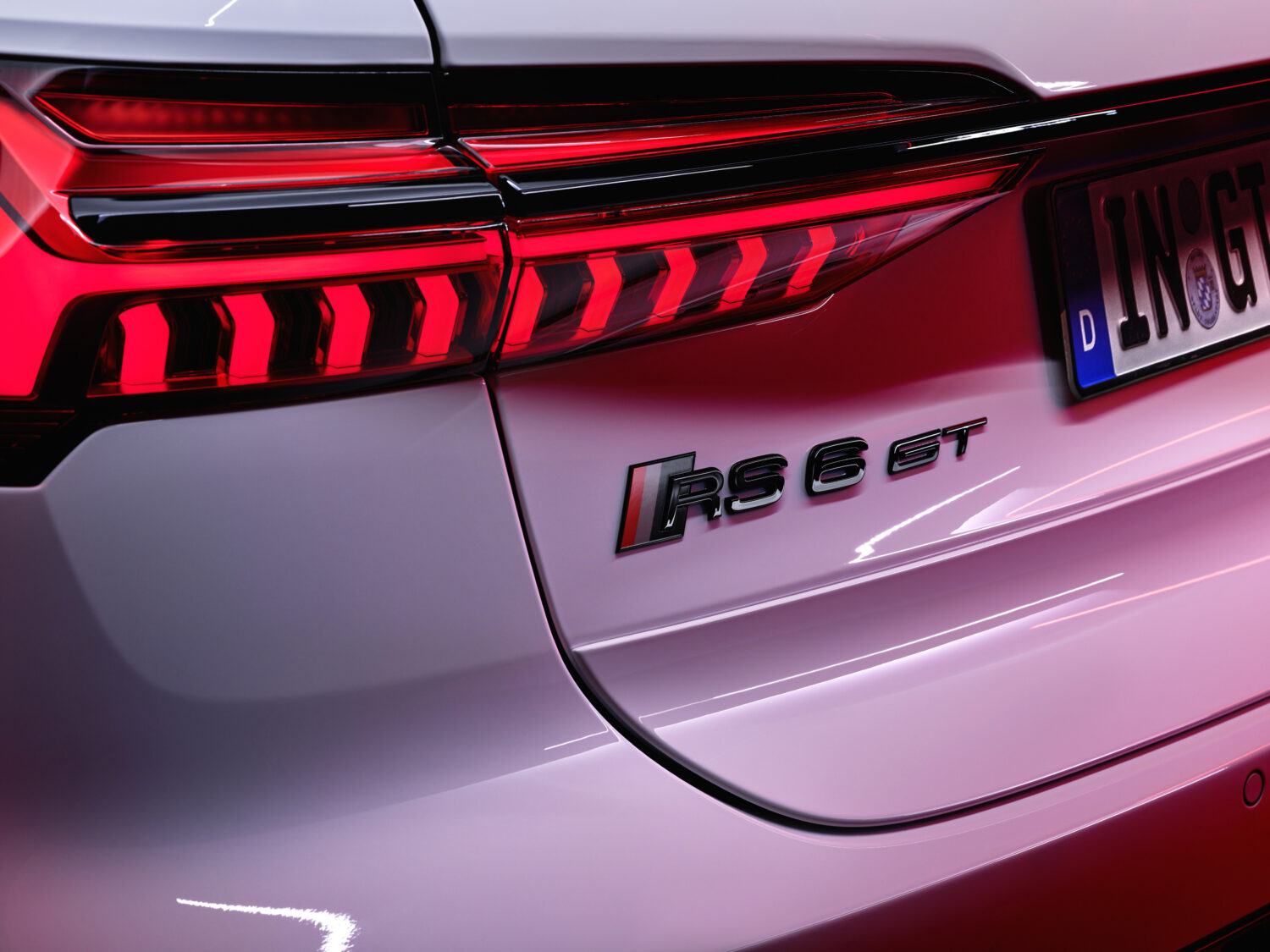 世界限定660台　アウディRS6アバントGT　専用装備でシリーズ頂点に君臨
