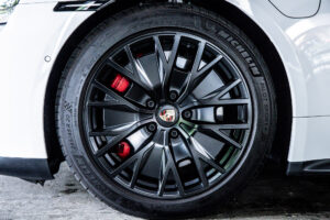 タイカン GTS 4シート 4WD