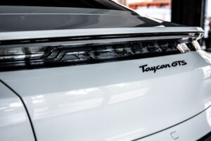 タイカン GTS 4シート 4WD