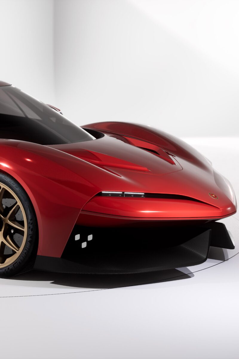 伊ビッザリーニ　日本市場へ進出で正規Dオープン　V12自然吸気モデルも公開