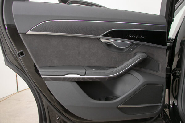 A8 55 TFSI クワトロ 4WD