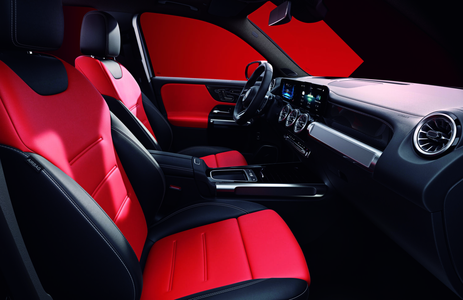 新型「GLA」と「GLB」にAMG35 4マティック　メルセデスAMGが内外装を刷新
