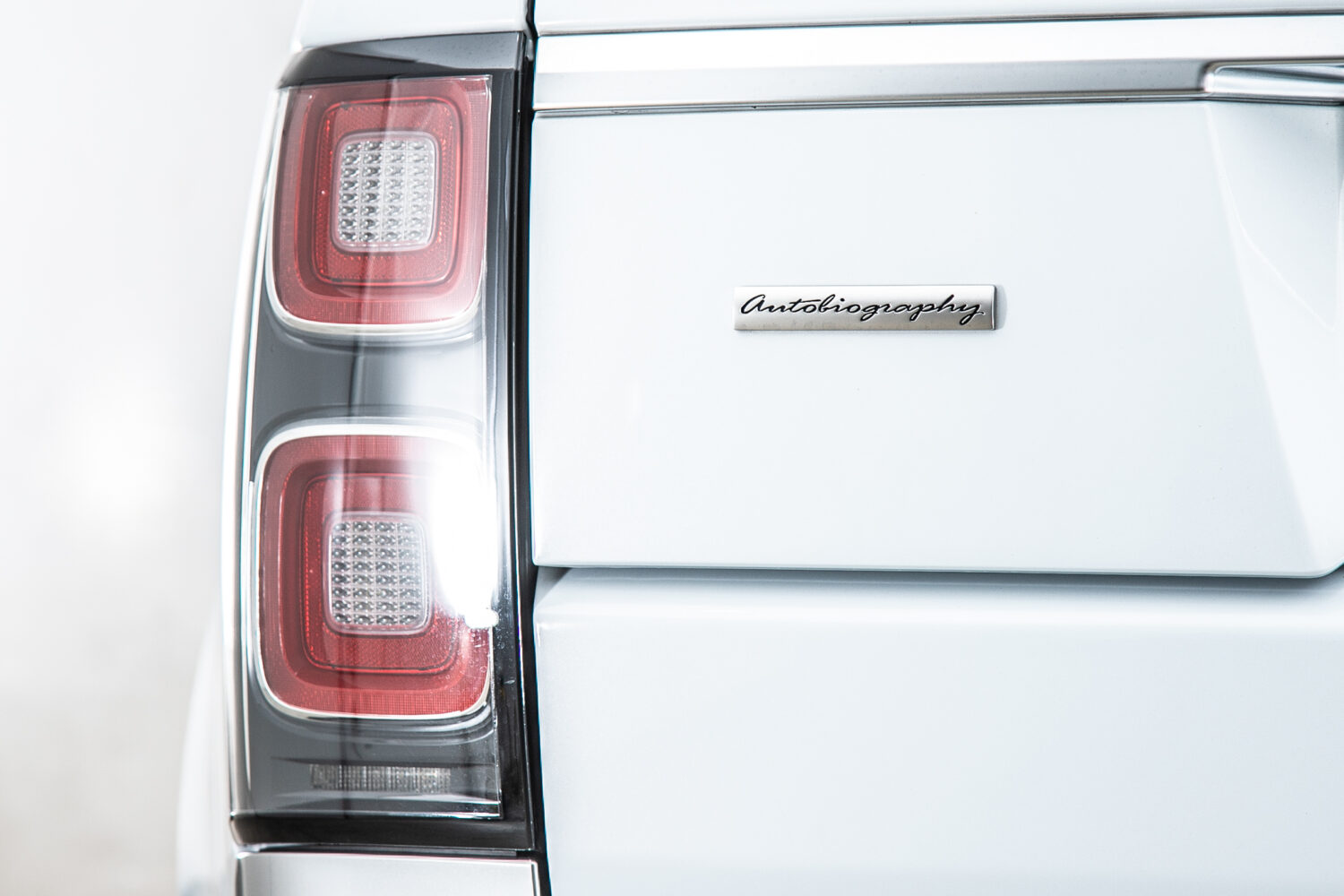 レンジローバー AUTOBIOGRAPHY (ディーゼル258PS) 4WD