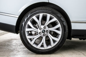 レンジローバー AUTOBIOGRAPHY (ディーゼル258PS) 4WD