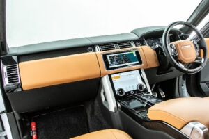 レンジローバー AUTOBIOGRAPHY (ディーゼル258PS) 4WD