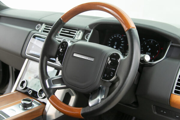 レンジローバー AUTOBIOGRAPHY (ディーゼル258PS) 4WD