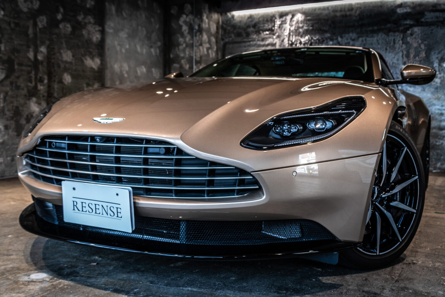 DB11 ヴォランテ V8