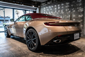 DB11 ヴォランテ V8