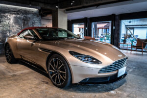 DB11 ヴォランテ V8