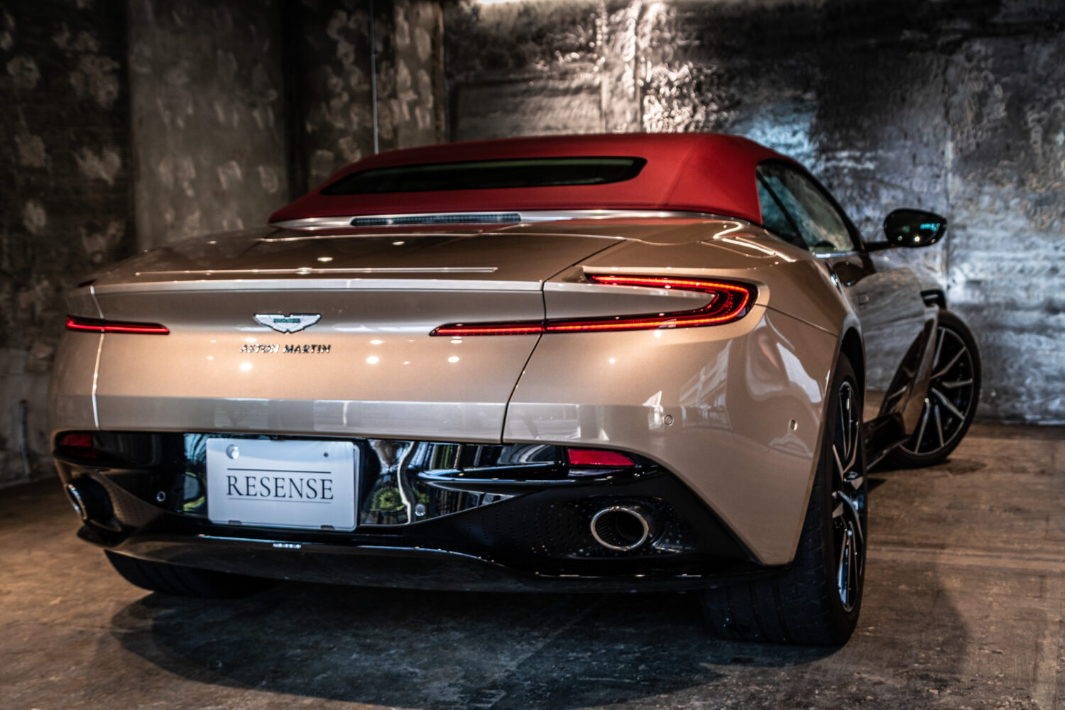 DB11 ヴォランテ V8